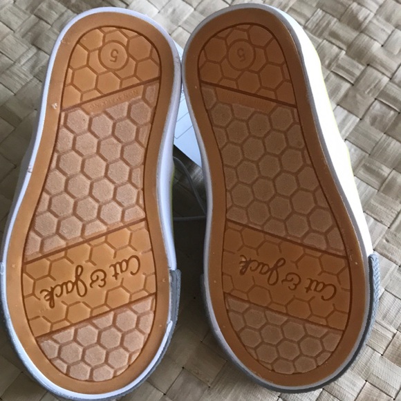 Cat & Jack Size 5 slip on - Picture 4 of 4